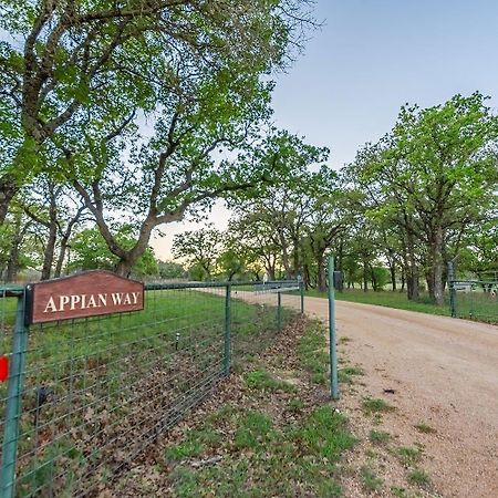Appian Way Tuscan Cottage Фредериксберг Экстерьер фото